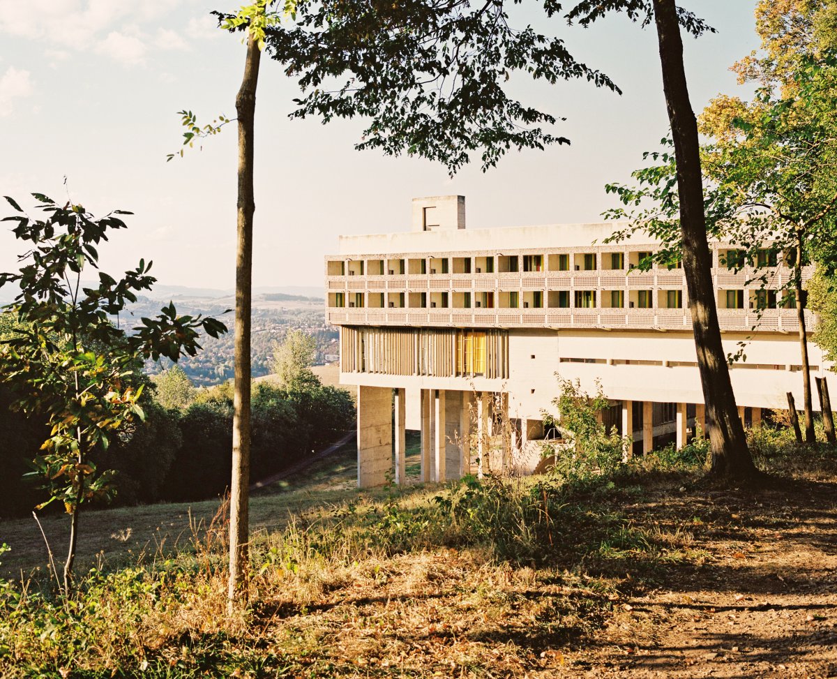 YINJISPACE - Le Corbusier x La Tourette